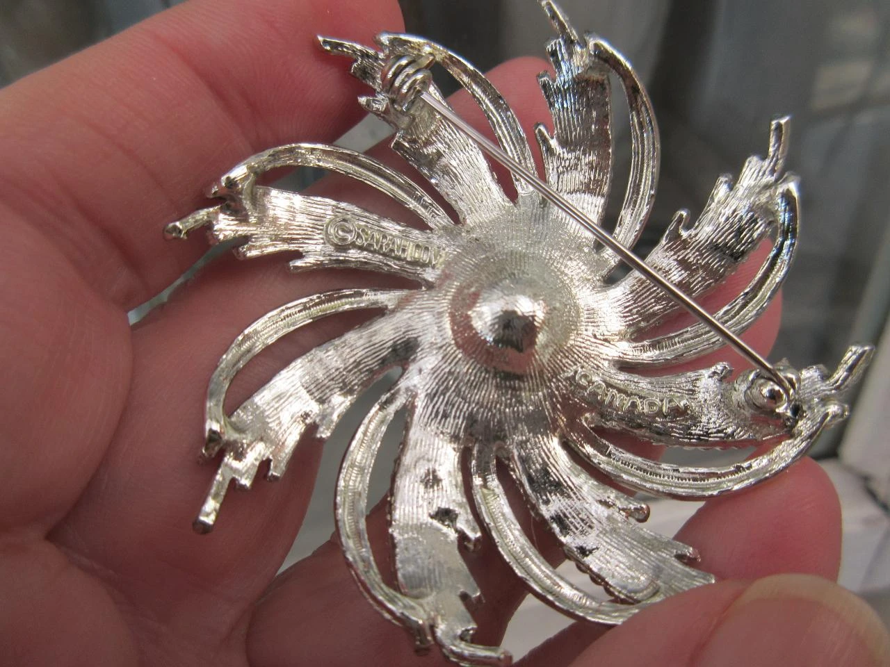 A beautiful silver flower-shaped brooch, signed Sarah Cov, retro.. – photo 5